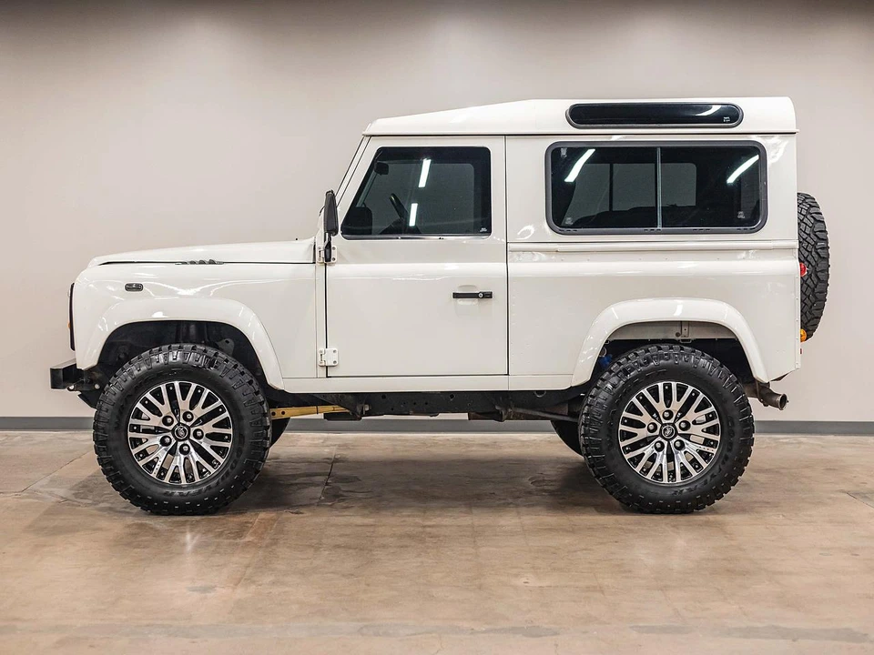 2005 Land Rover Defender - Image 5 of 11