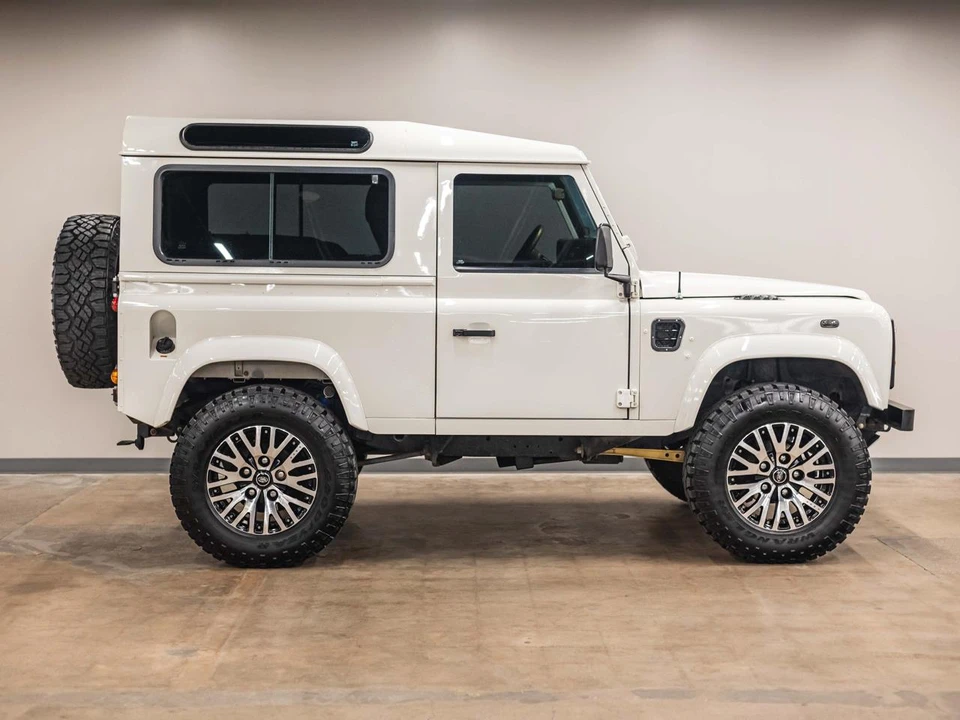2005 Land Rover Defender - Image 4 of 11