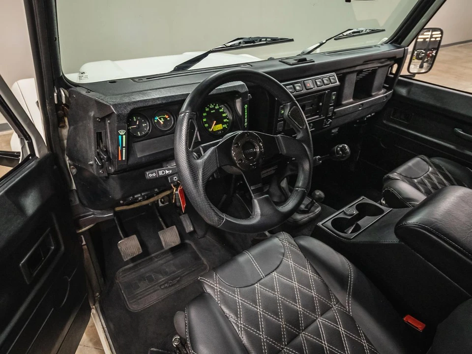 2005 Land Rover Defender - Image 8 of 11