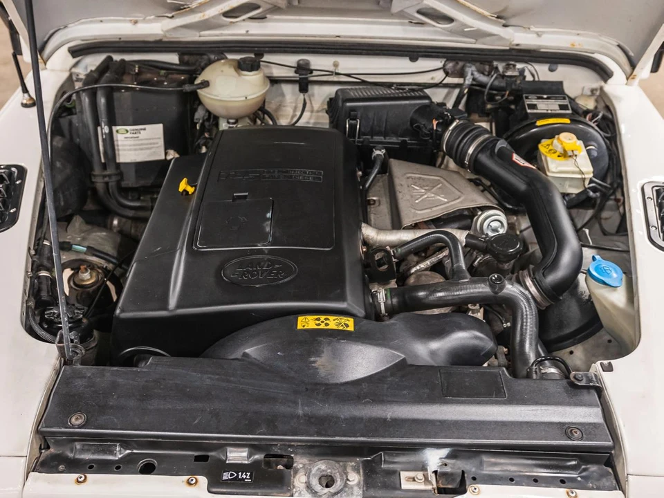 2005 Land Rover Defender - Image 10 of 11
