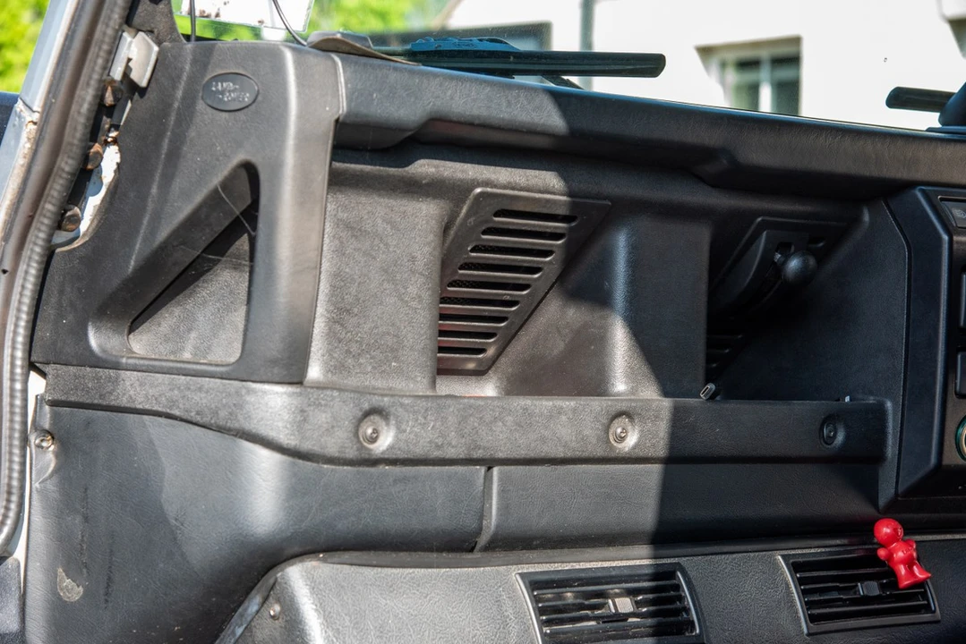 2005 Land Rover Defender 110 - Image 26 of 30