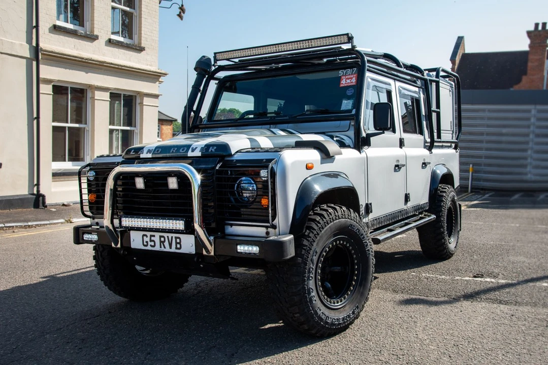 2005 Land Rover Defender 110 - Image 13 of 30