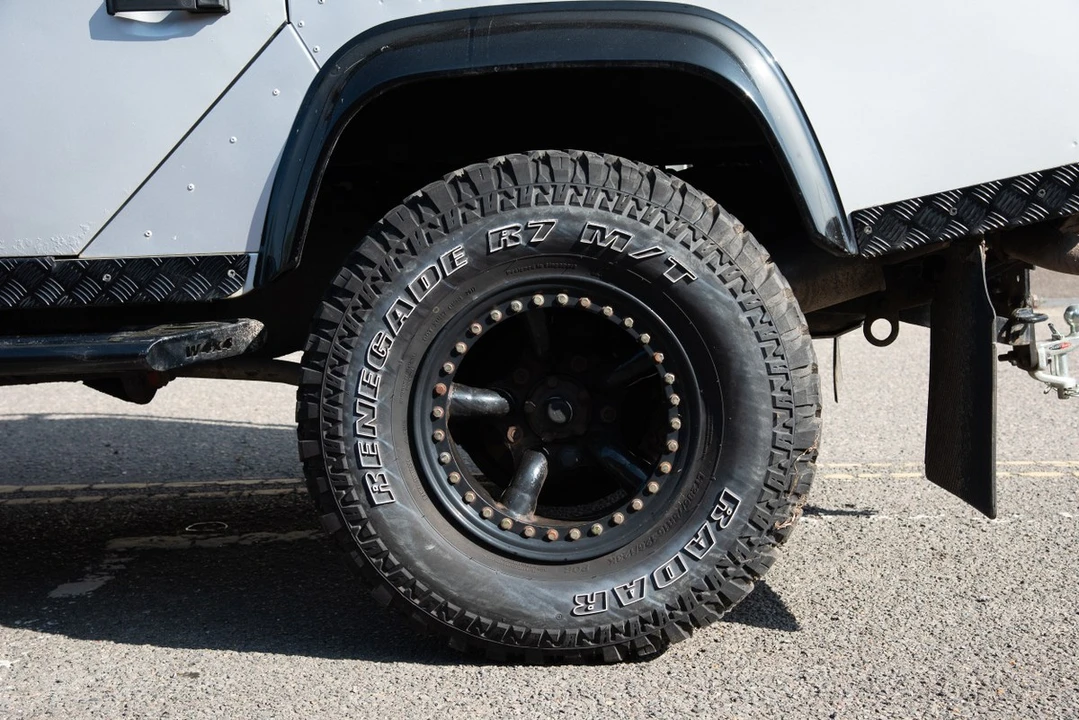2005 Land Rover Defender 110 - Image 16 of 30