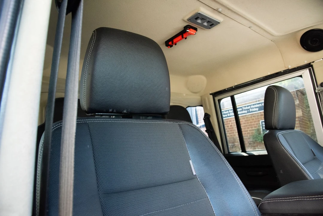 2005 Land Rover Defender 110 - Image 28 of 30