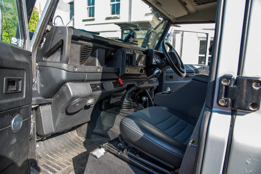2005 Land Rover Defender 110 - Image 18 of 30