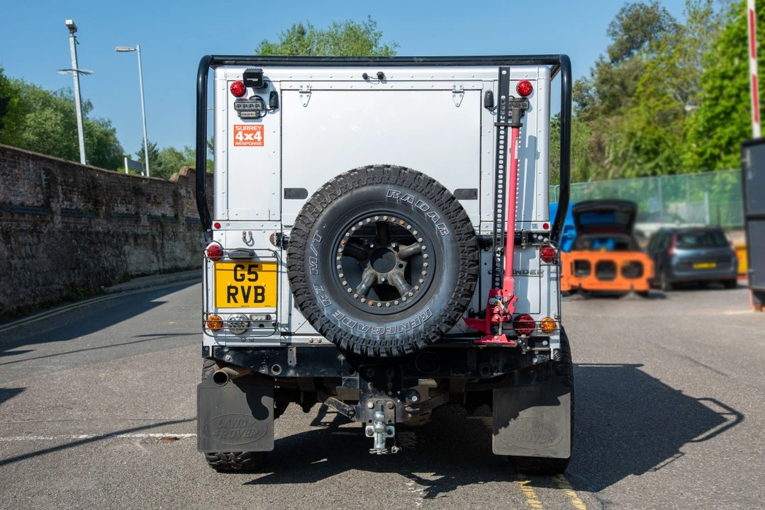 2005 Land Rover Defender 110 - Image 10 of 30