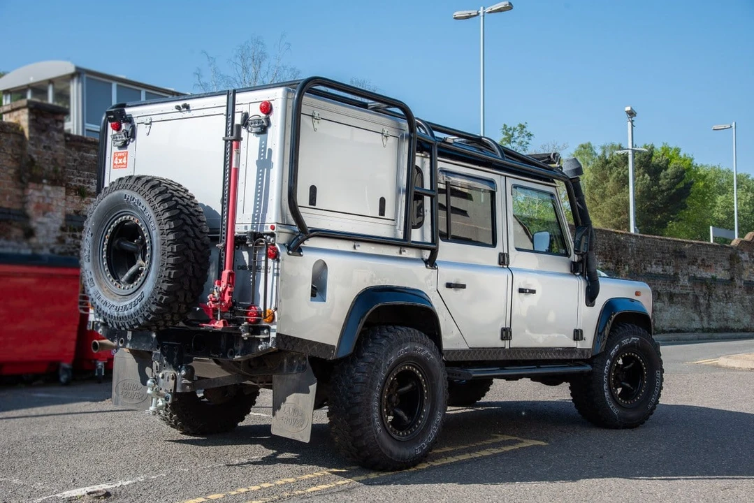 2005 Land Rover Defender 110 - Image 9 of 30