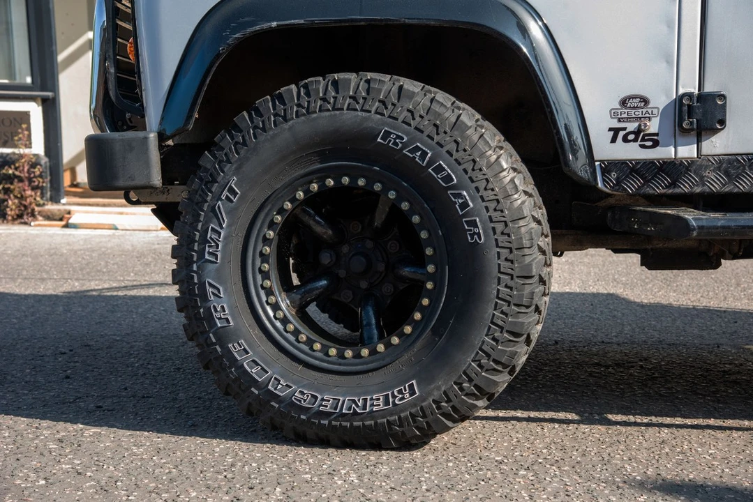 2005 Land Rover Defender 110 - Image 17 of 30