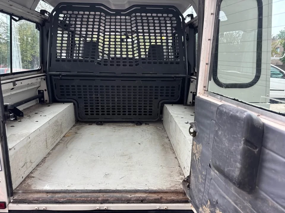 2005 Land Rover Defender 110 - Image 12 of 16