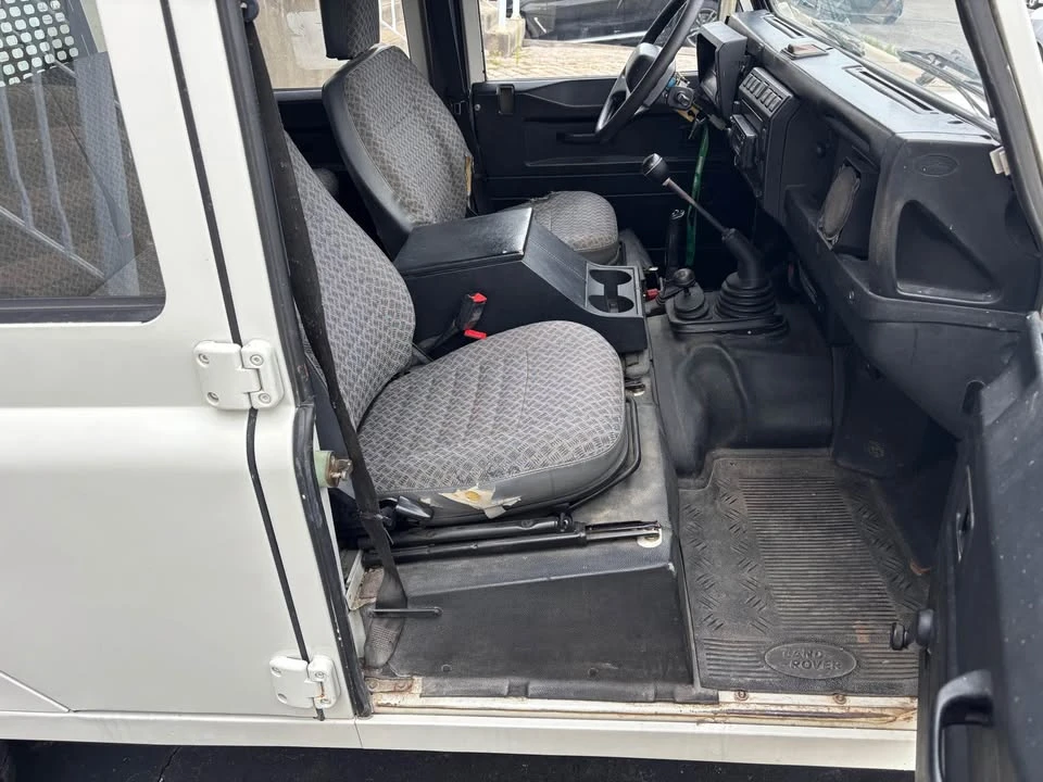 2005 Land Rover Defender 110 - Image 6 of 16
