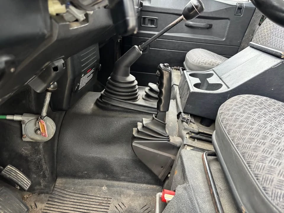 2005 Land Rover Defender 110 - Image 11 of 16