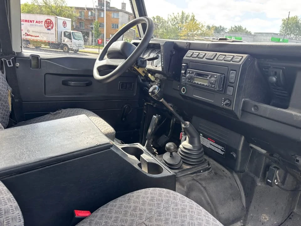 2005 Land Rover Defender 110 - Image 11 of 20