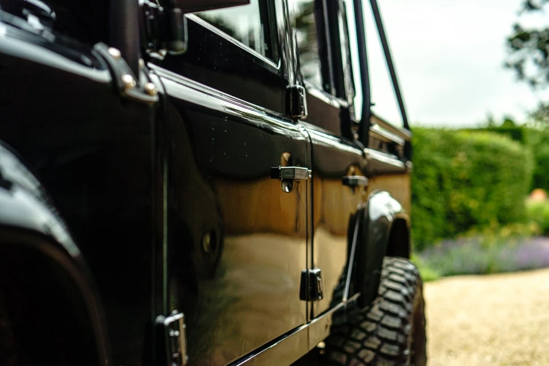 2005 Land Rover Defender 110 - Image 13 of 30