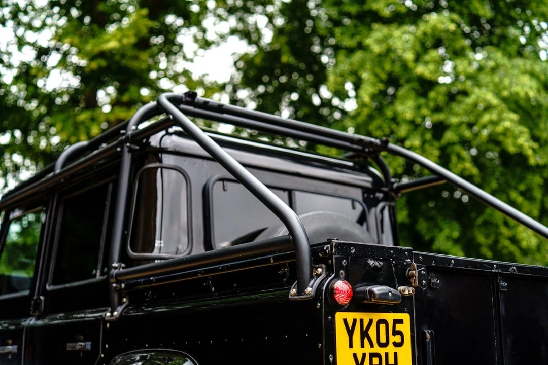 2005 Land Rover Defender 110 - Image 15 of 30