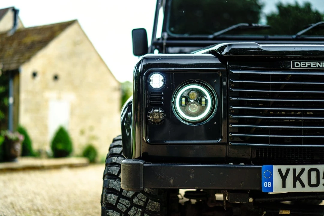 2005 Land Rover Defender 110 - Image 11 of 30
