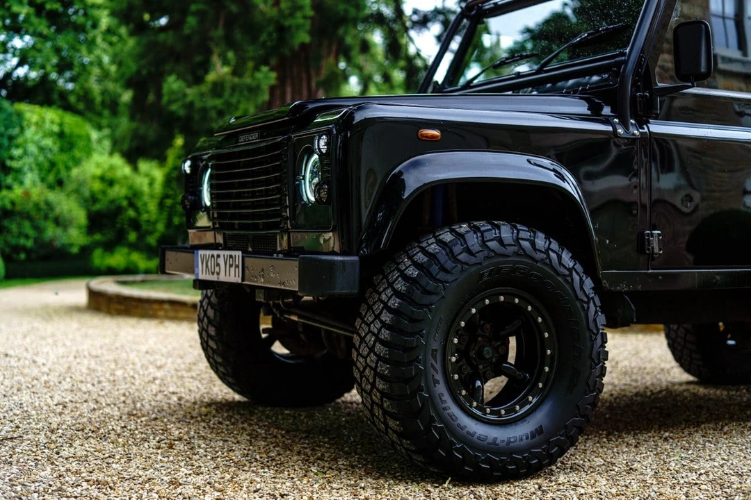 2005 Land Rover Defender 110 - Image 12 of 30