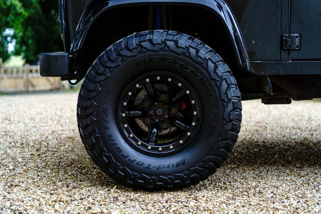 2005 Land Rover Defender 110 - Image 6 of 30