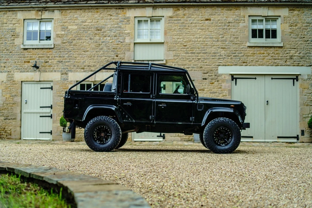2005 Land Rover Defender 110 - Image 19 of 30