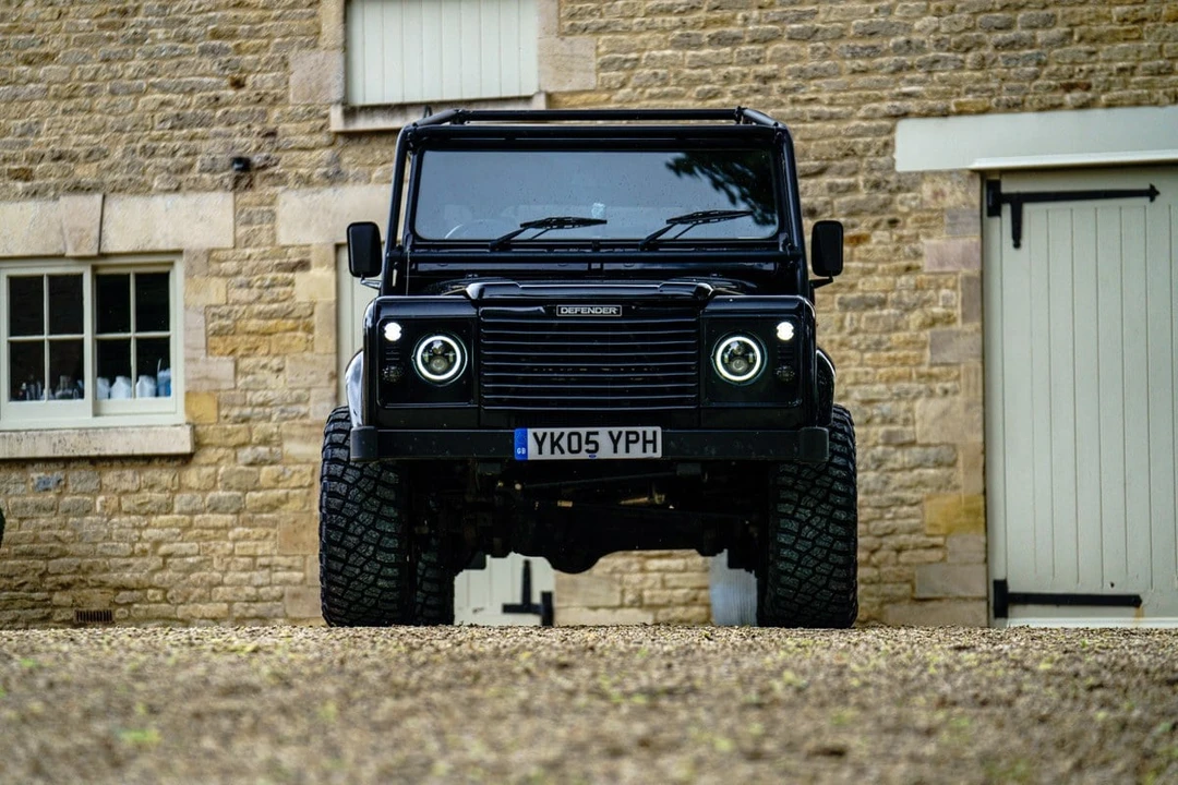2005 Land Rover Defender 110 - Image 18 of 30