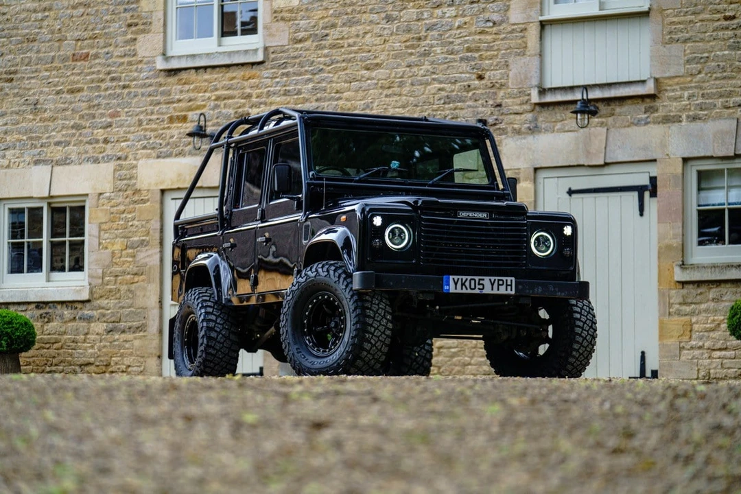 2005 Land Rover Defender 110 - Image 17 of 30