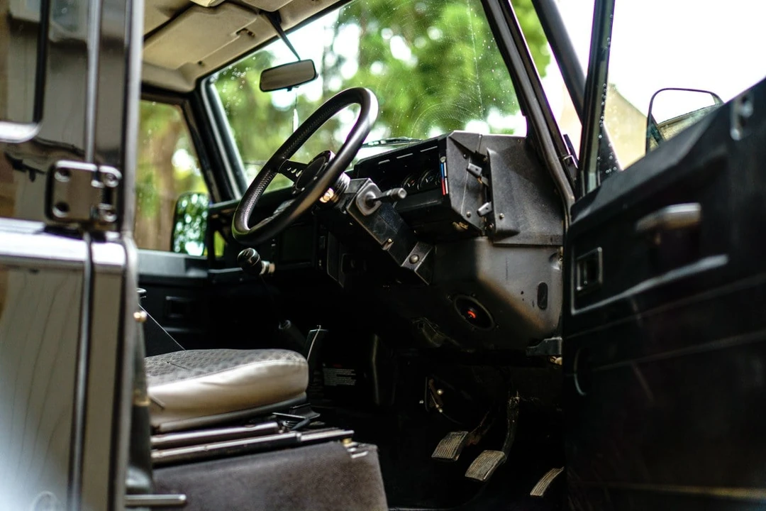 2005 Land Rover Defender 110 - Image 8 of 30