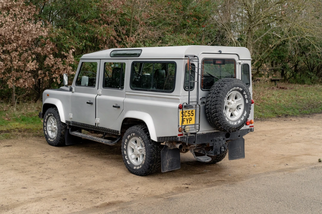 2005 Land Rover Defender 110 - Image 14 of 31