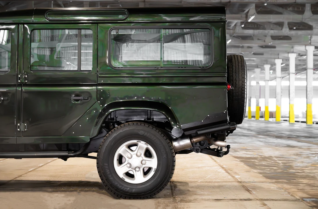2004 Land Rover Defender 110 - Image 25 of 31
