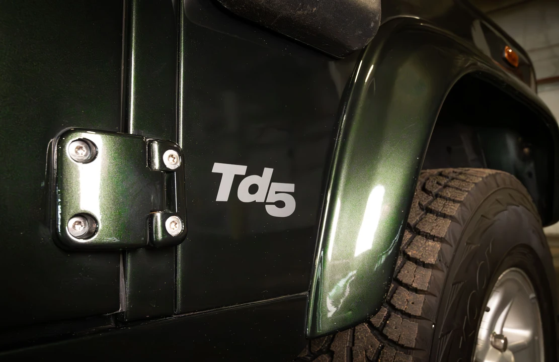 2004 Land Rover Defender 110 - Image 15 of 31