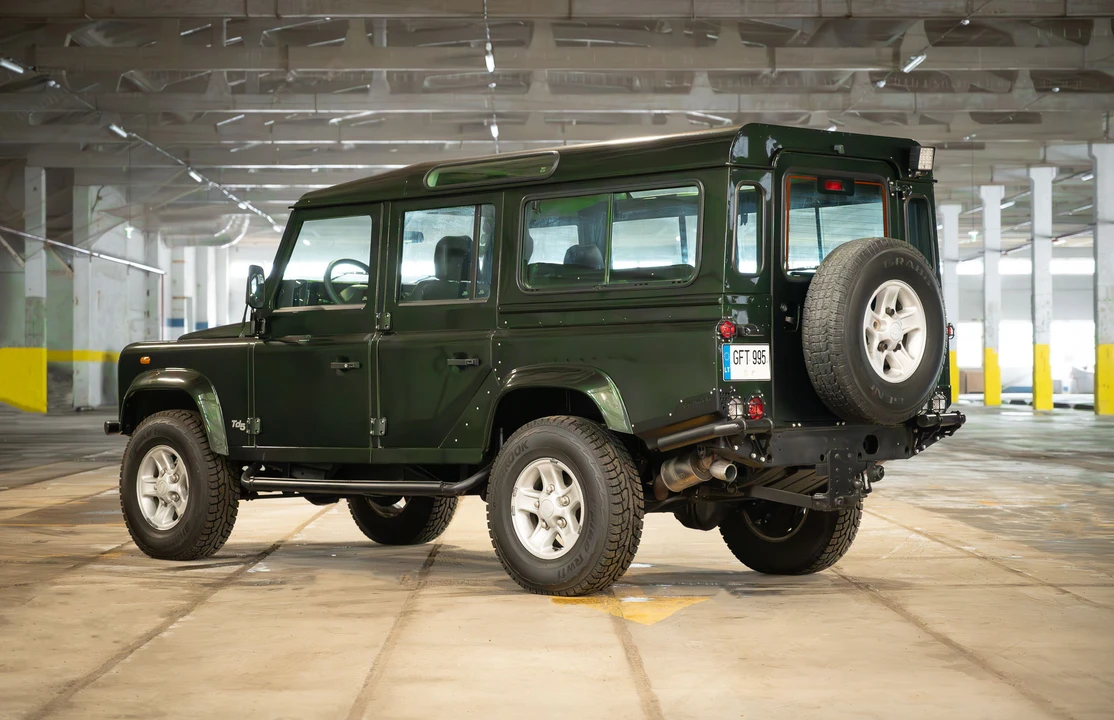 2004 Land Rover Defender 110 - Image 6 of 31