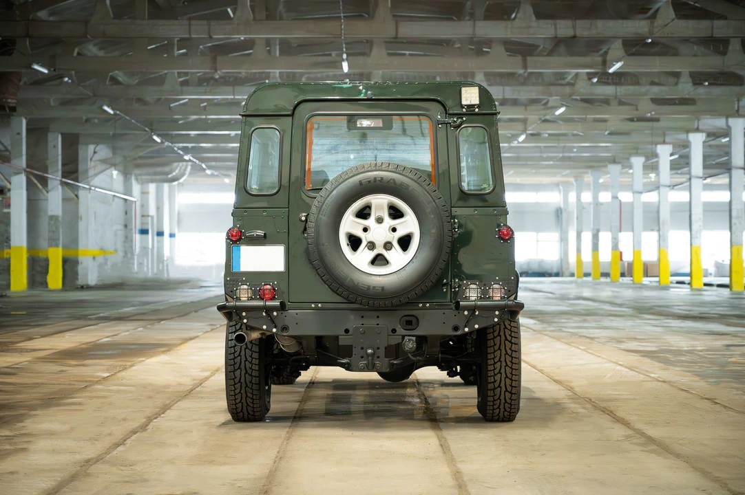 2004 Land Rover Defender 110 - Image 7 of 31