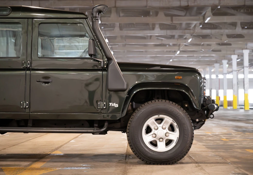 2004 Land Rover Defender 110 - Image 27 of 31