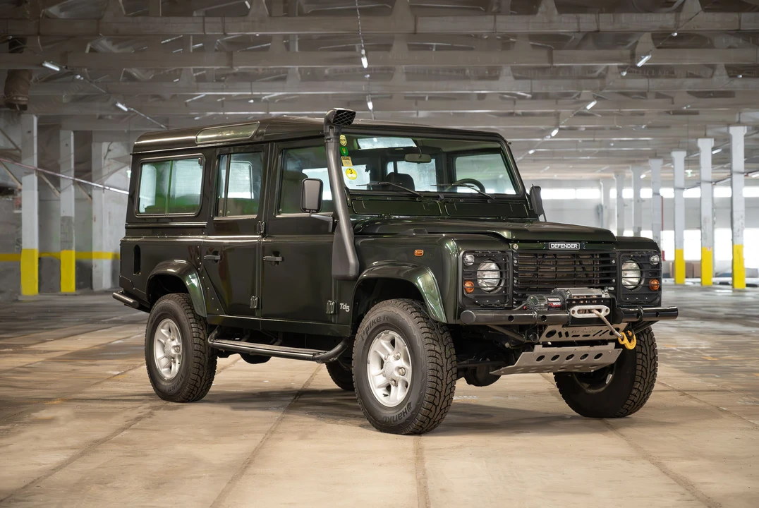 2004 Land Rover Defender 110 - Image 10 of 31