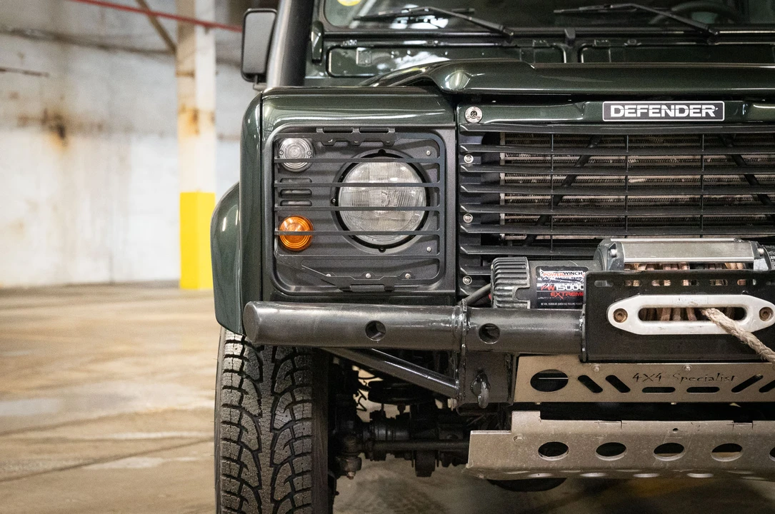 2004 Land Rover Defender 110 - Image 11 of 31