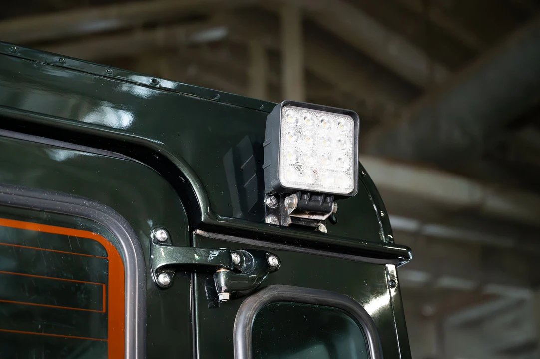 2004 Land Rover Defender 110 - Image 16 of 31