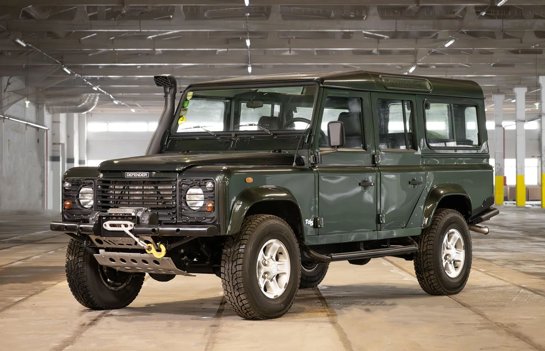 2004 Land Rover Defender 110 - Image 2 of 31