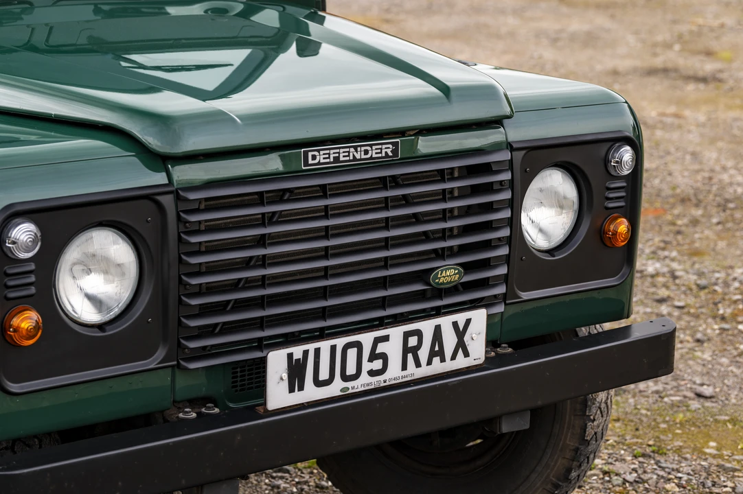 2005 Land Rover Defender 110 - Image 11 of 31