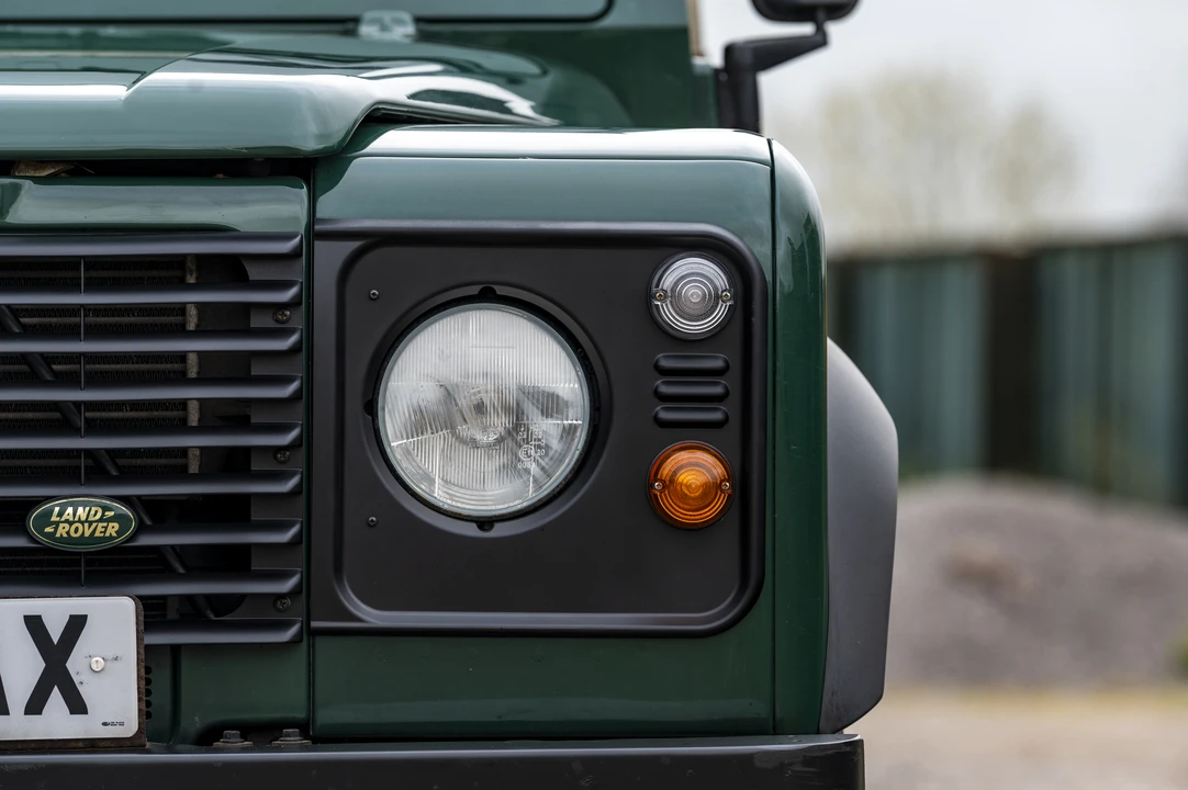 2005 Land Rover Defender 110 - Image 15 of 31