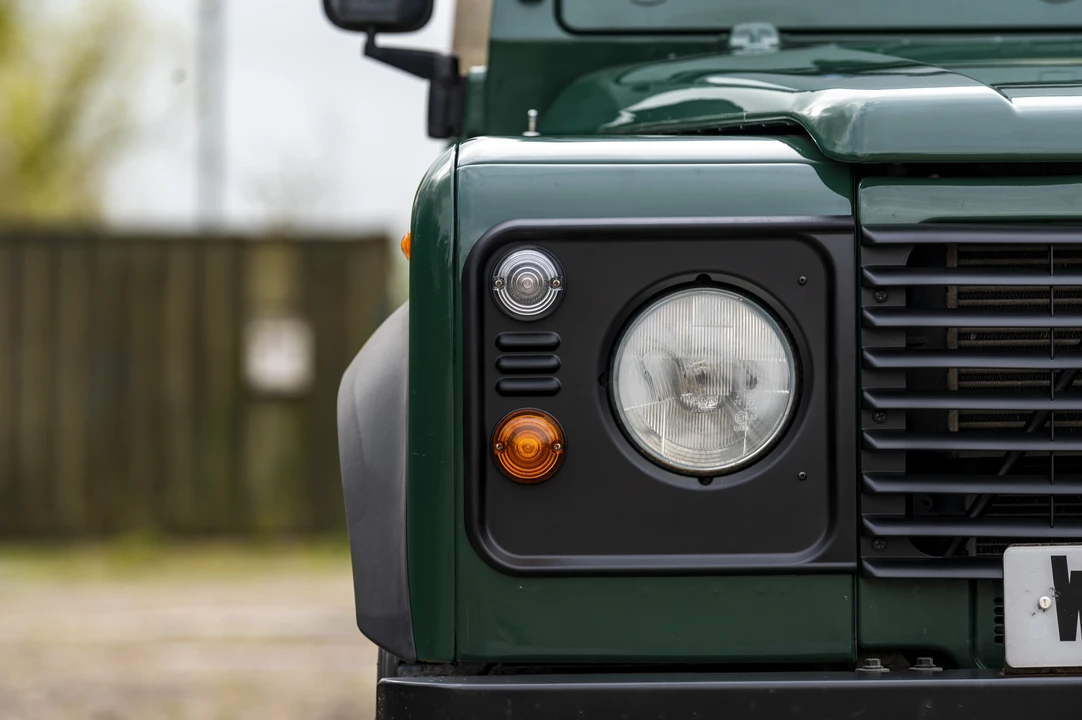 2005 Land Rover Defender 110 - Image 16 of 31