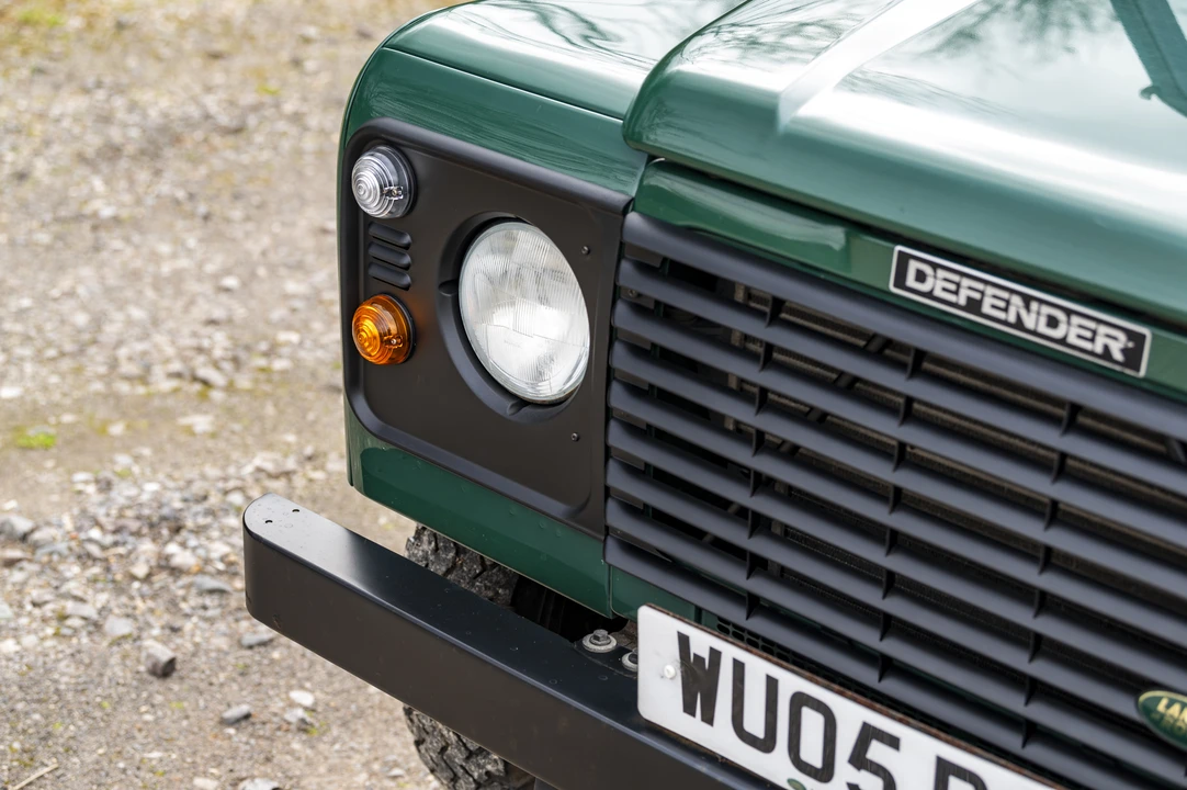 2005 Land Rover Defender 110 - Image 18 of 31
