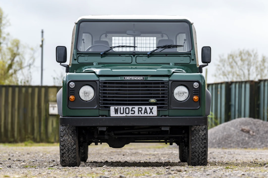 2005 Land Rover Defender 110 - Image 10 of 31