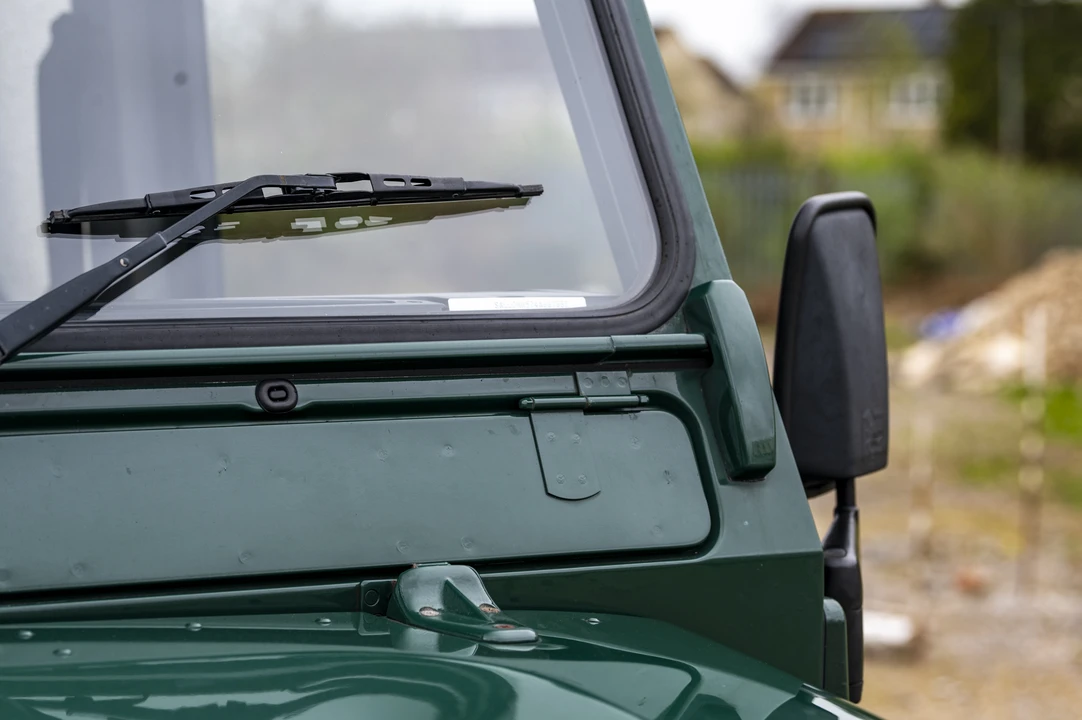 2005 Land Rover Defender 110 - Image 20 of 31