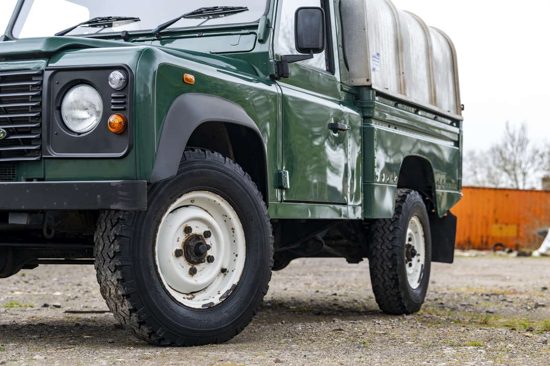 2005 Land Rover Defender 110 - Image 27 of 31