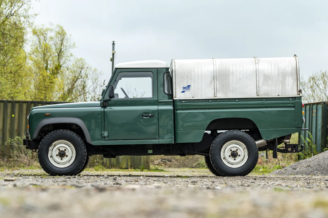 2005 Land Rover Defender 110 - Image 8 of 31