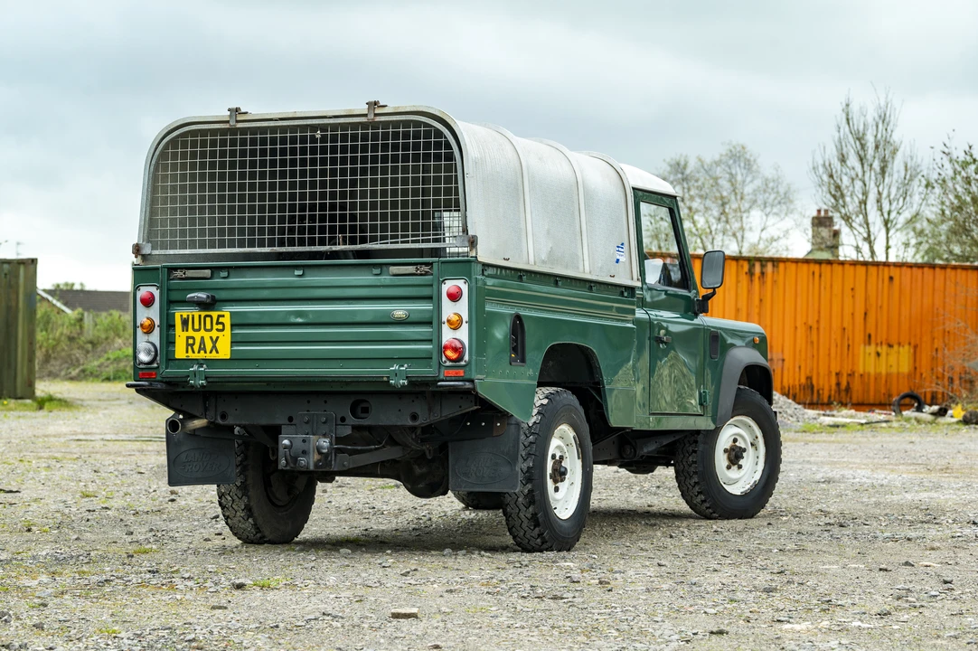 2005 Land Rover Defender 110 - Image 5 of 31