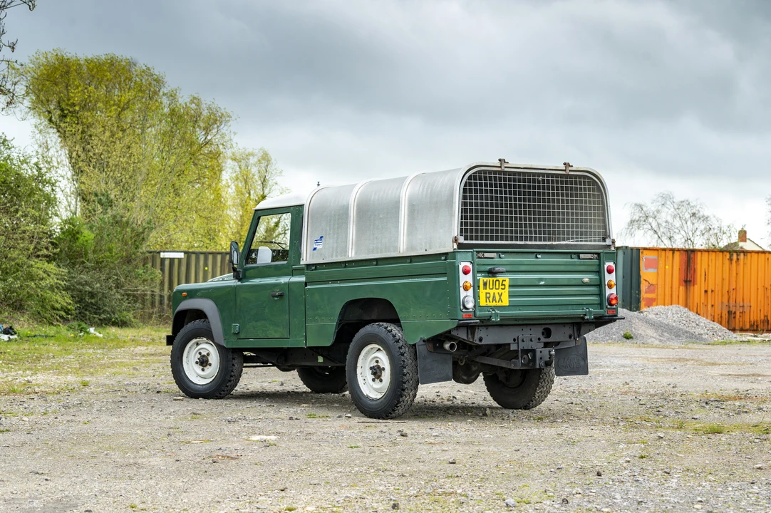 2005 Land Rover Defender 110 - Image 7 of 31