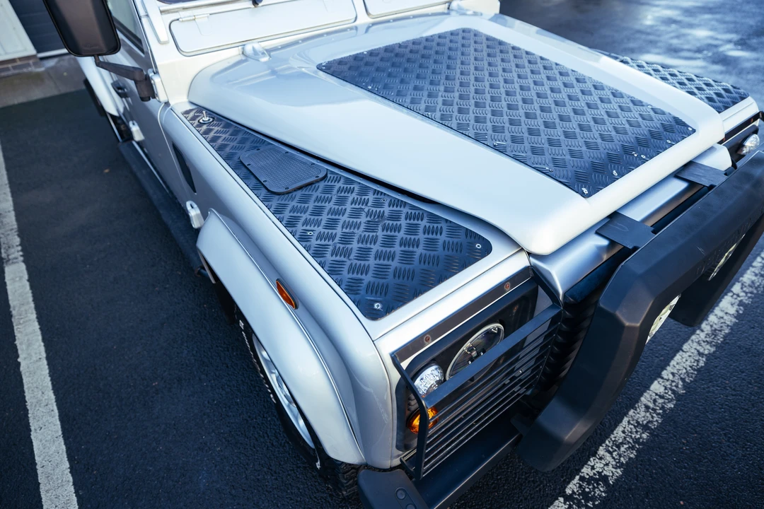 2005 Land Rover Defender 110 - Image 18 of 31
