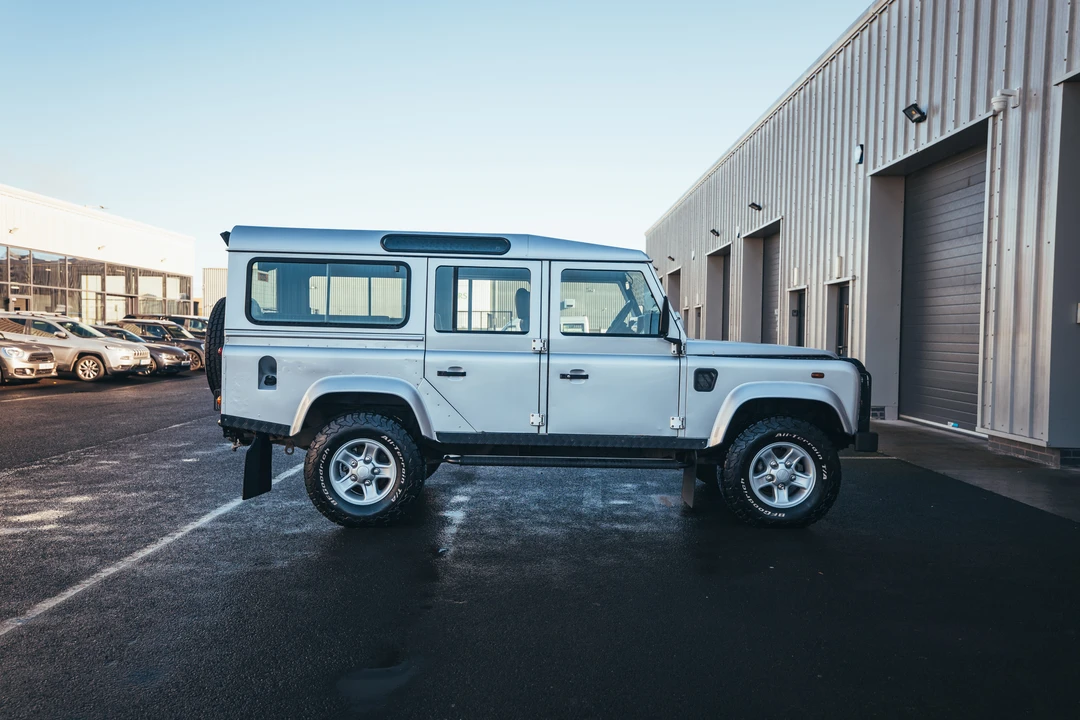 2005 Land Rover Defender 110 - Image 8 of 31