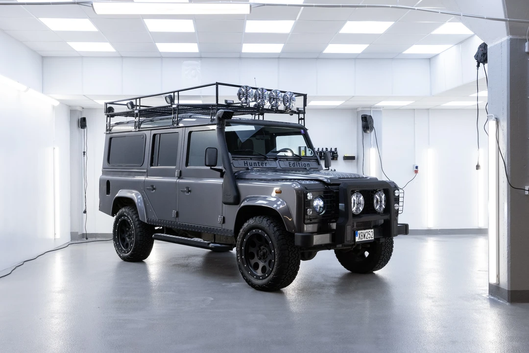 2005 Land Rover Defender 110 - Image 10 of 31