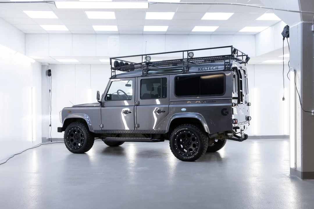 2005 Land Rover Defender 110 - Image 6 of 31