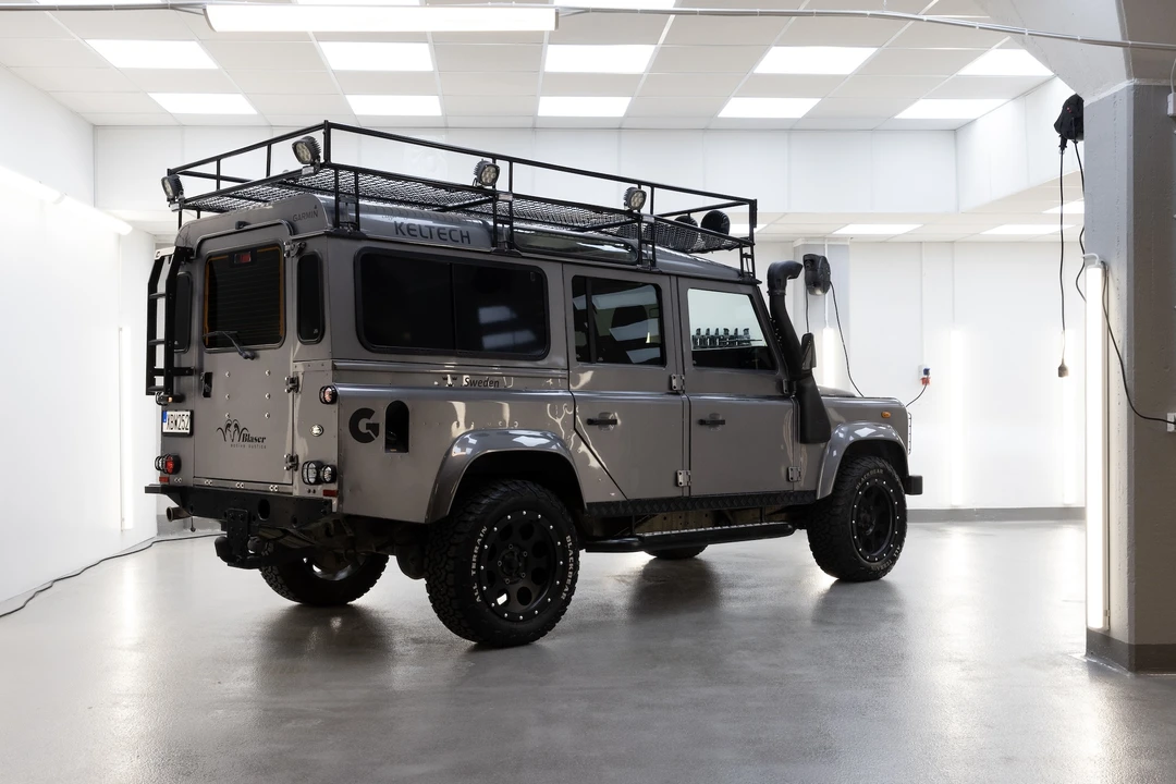 2005 Land Rover Defender 110 - Image 8 of 31